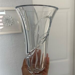A Vera Wang for Wedgwood Love Knots crystal vase
